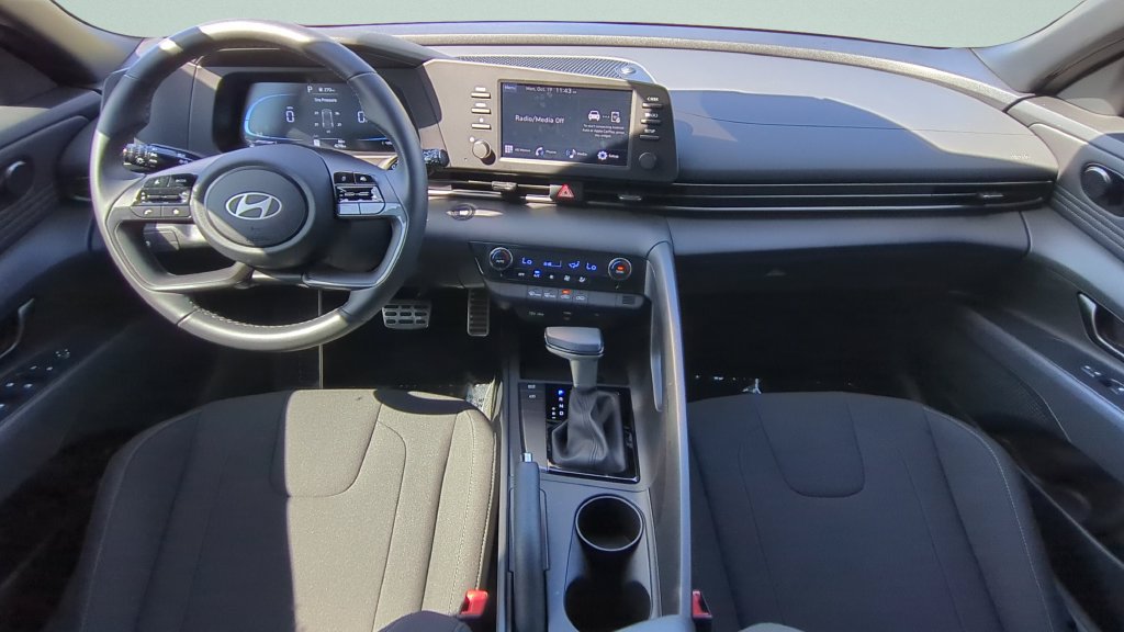 Certified 2025 Hyundai Elantra Sport FWD image 10