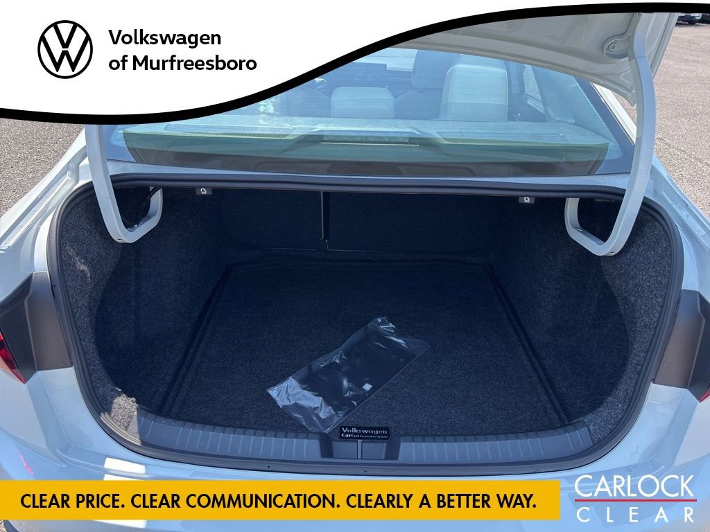 Used 2025 Volkswagen Jetta SE w/ Sunroof Package image 14
