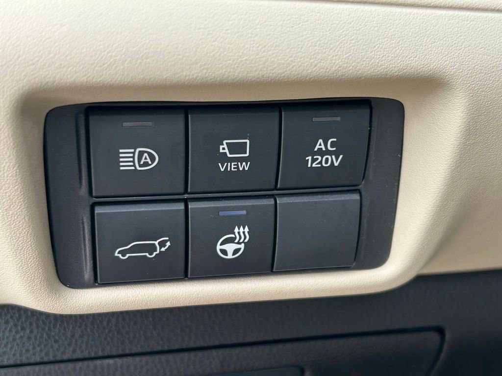 Used 2023 Toyota Highlander Platinum image 32