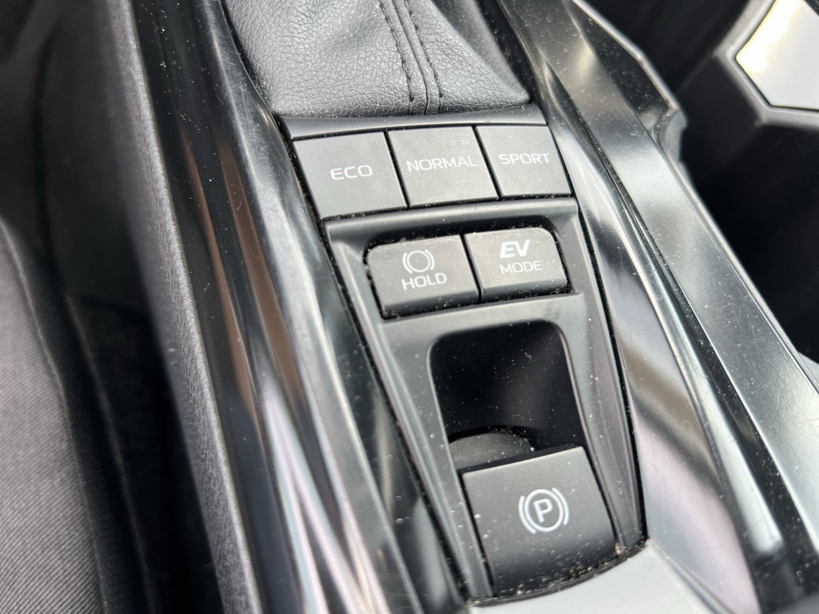Used 2025 Toyota Camry LE AWD/4WD image 27