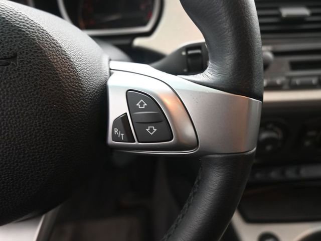 Used 2005 BMW Z4 2.5i image 10