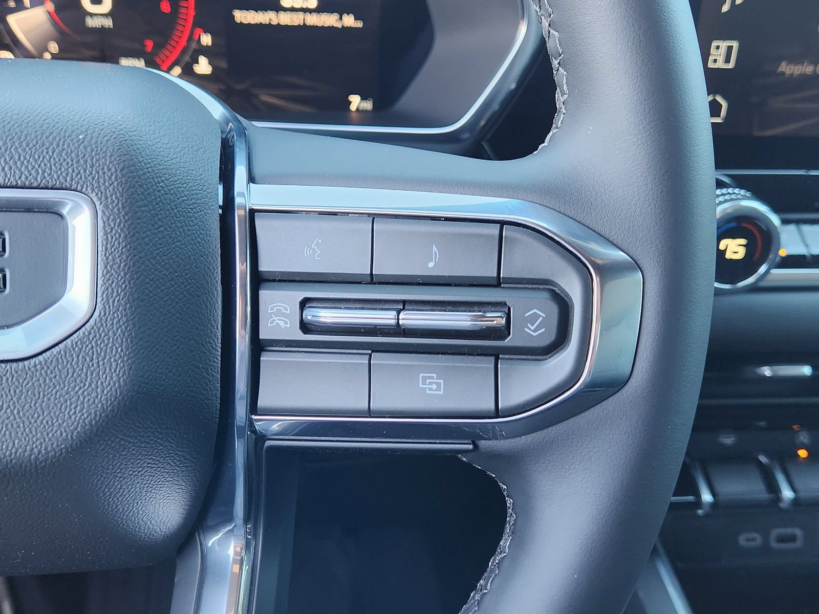 New 2026 GMC Canyon Elevation w/ Convenience Package RWD image 32