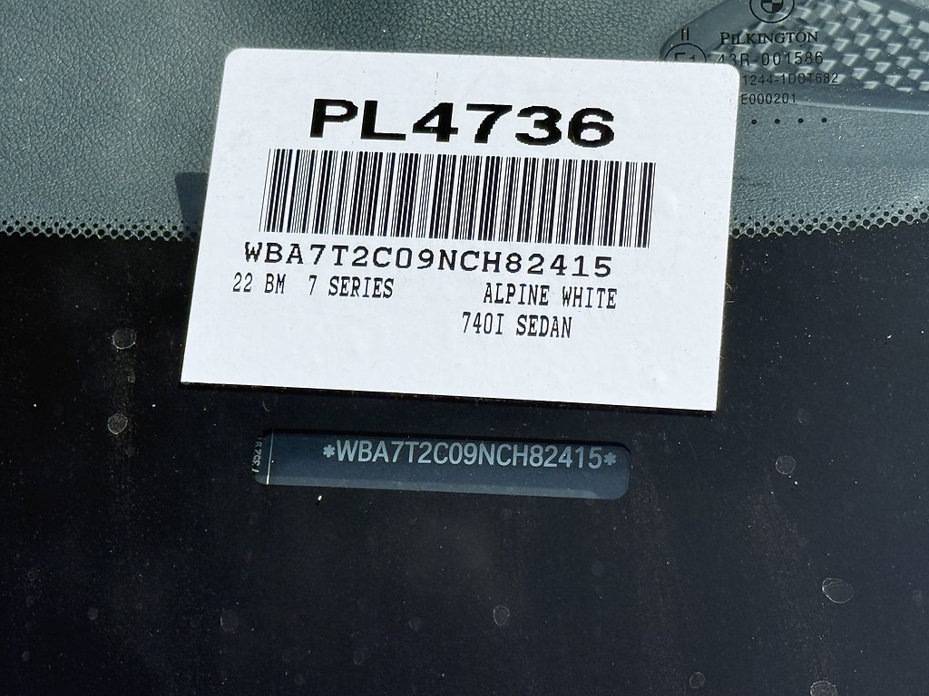 Used 2022 BMW 740i w/ M Sport Package RWD image 9