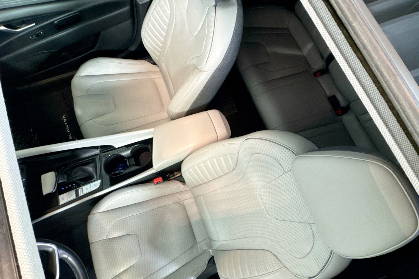 Used 2021 Hyundai Elantra Limited image 21