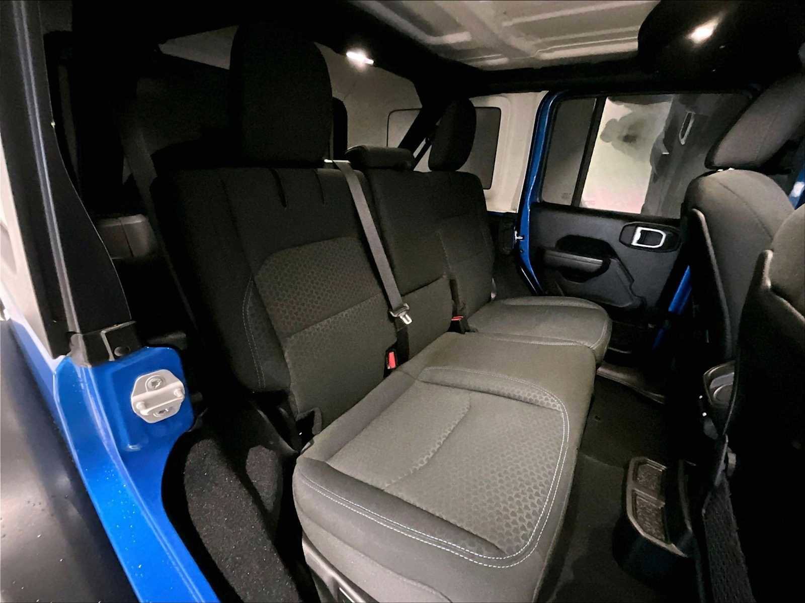 Used 2024 Jeep Wrangler Rubicon w/ Technology Group image 30