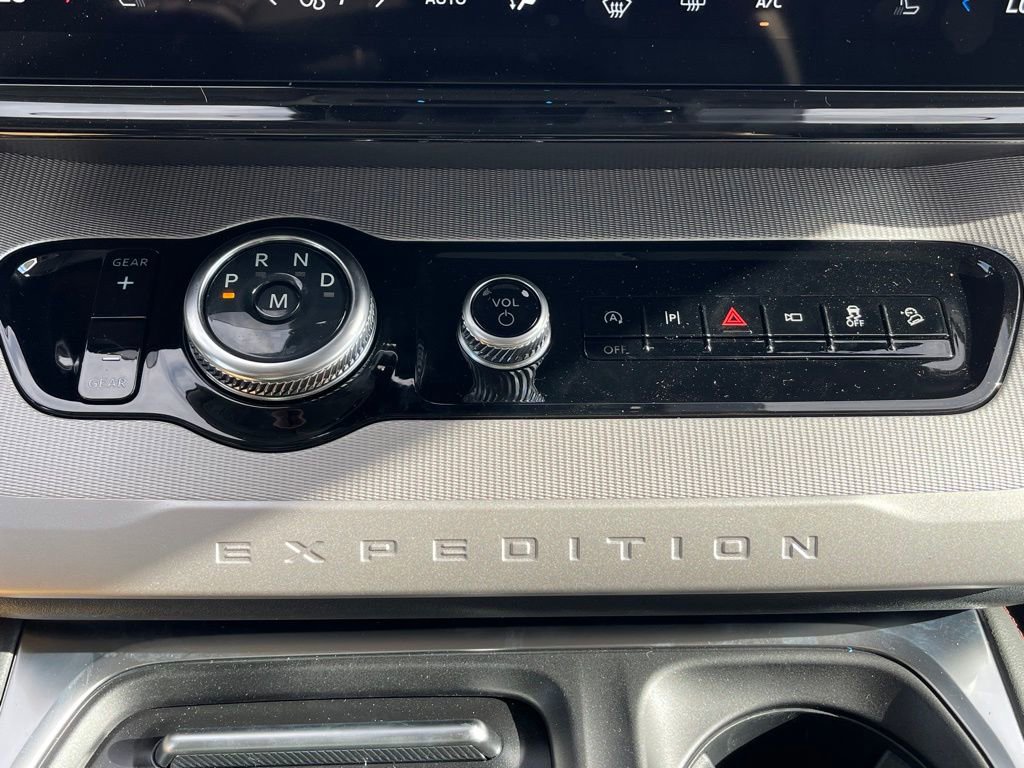 New 2025 Ford Expedition Active image 12