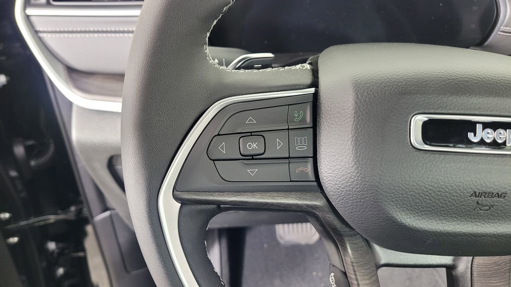 New 2025 Jeep Grand Cherokee Limited w/ Black Appearance Package image 17