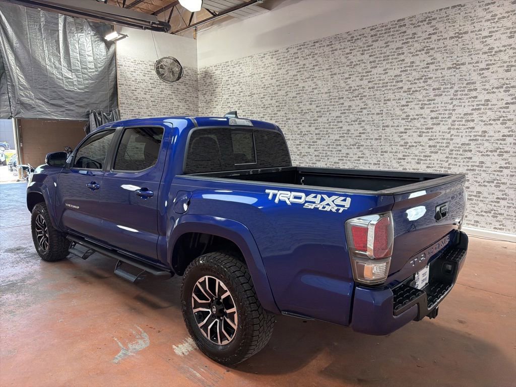 Used 2022 Toyota Tacoma TRD Sport w/ Technology Package AWD/4WD image 5