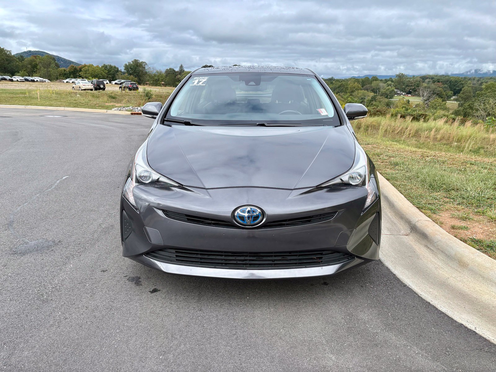 Used 2017 Toyota Prius Four w/ Advanced Technology Package FWD image 2