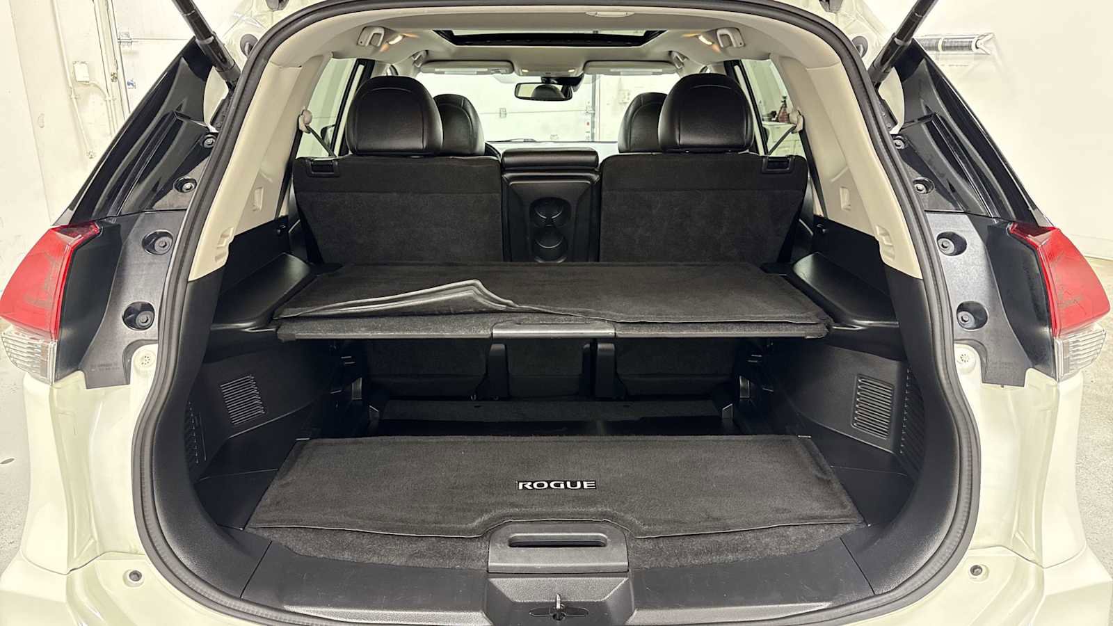 Used 2020 Nissan Rogue SL w/ Premium Package image 28