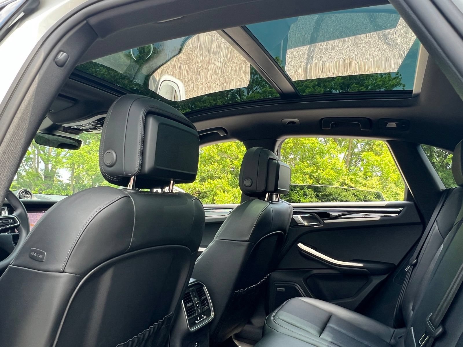 Certified 2025 Porsche Macan AWD/4WD image 20