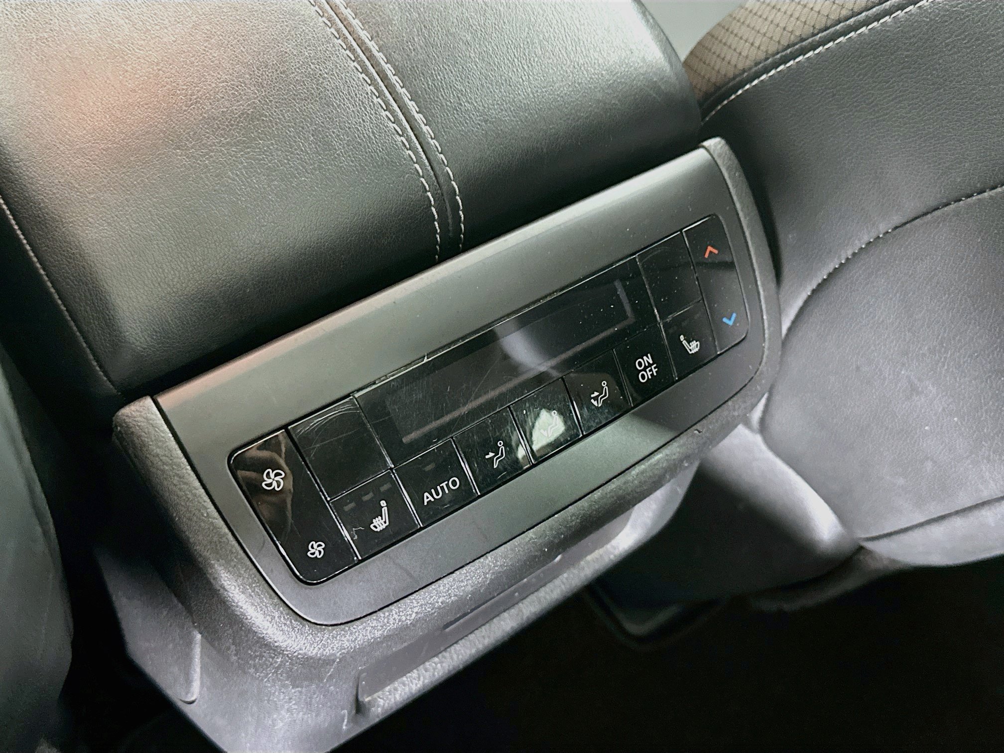 Used 2022 Nissan Pathfinder SL w/ SL Premium Package FWD image 28