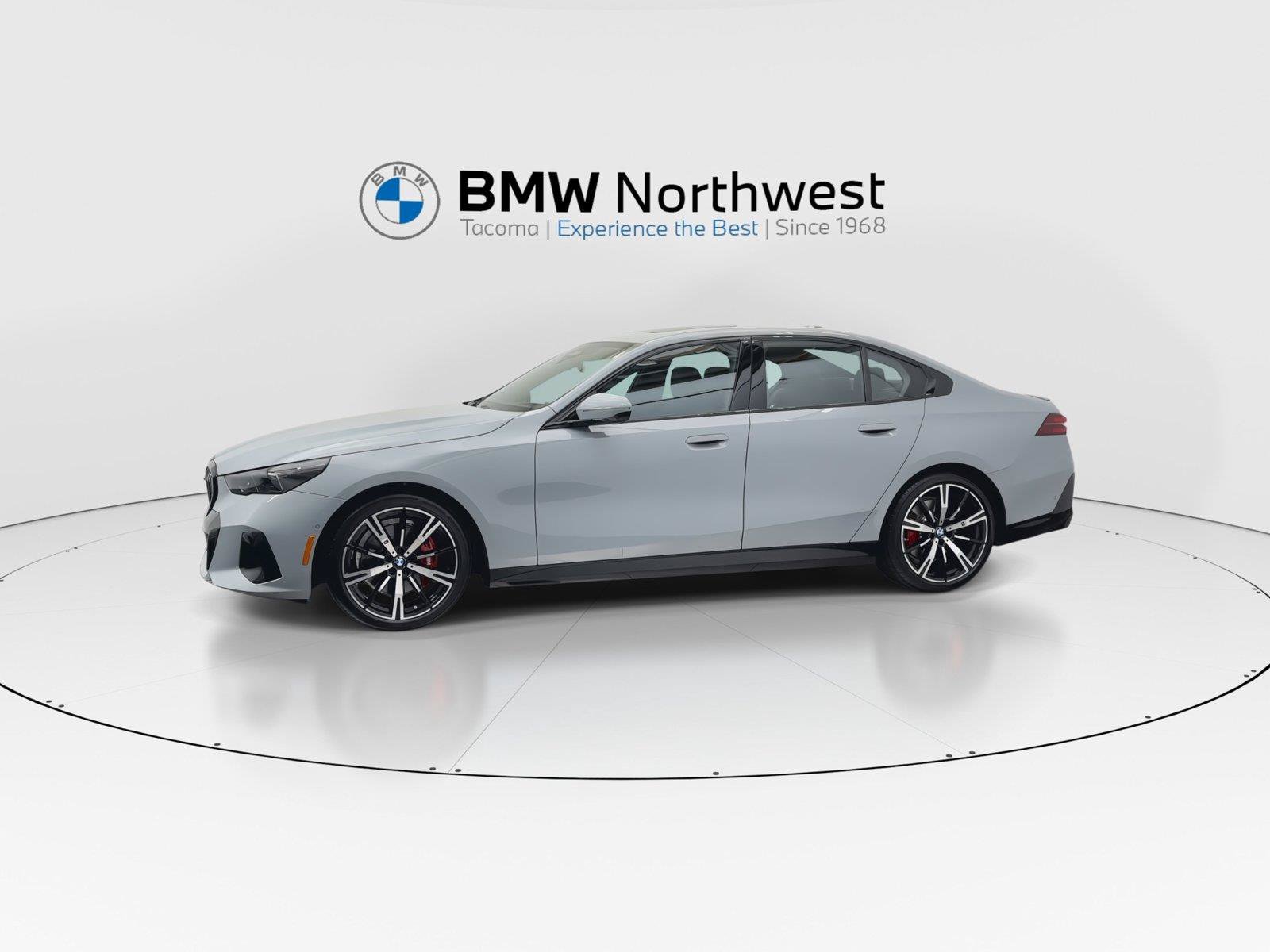 Used 2026 BMW 530i xDrive w/ M Sport Package AWD/4WD image 10