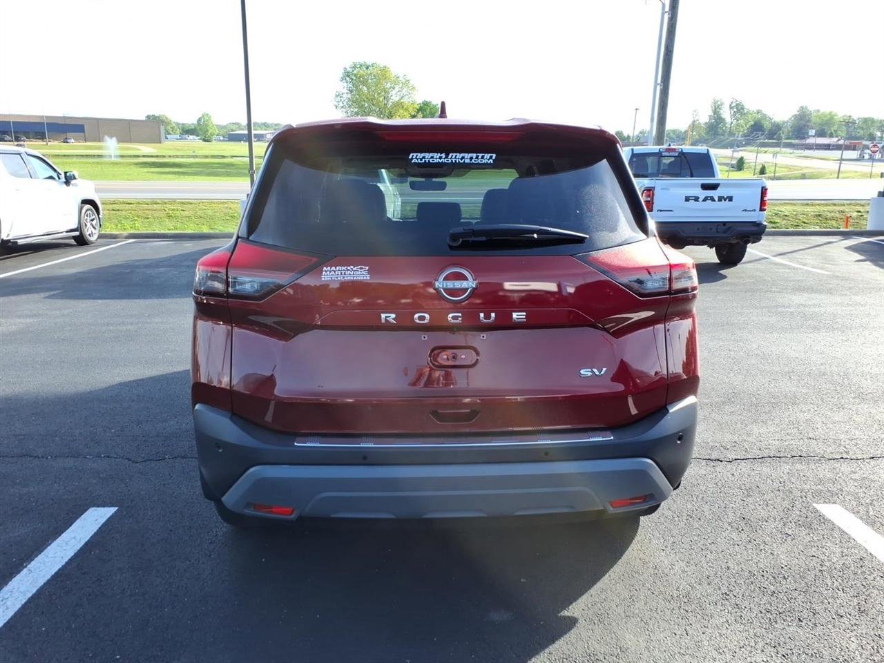Used 2023 Nissan Rogue SV FWD image 4