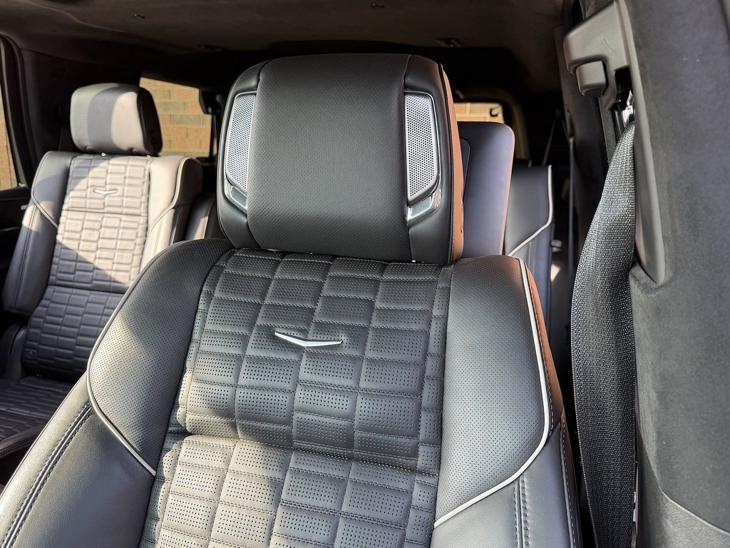 Used 2023 Cadillac Escalade V w/ LPO, ONYX Package image 17