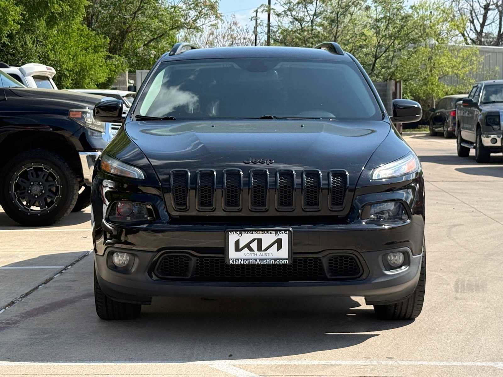 Used 2018 Jeep Cherokee Latitude w/ Altitude Package image 3