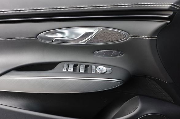 New 2025 Genesis Electrified GV70 w/ Prestige Package AWD/4WD image 18