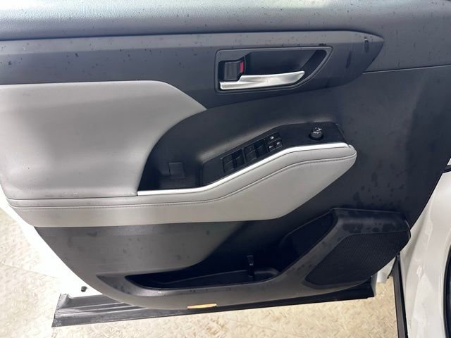 Used 2023 Toyota Highlander XLE image 17