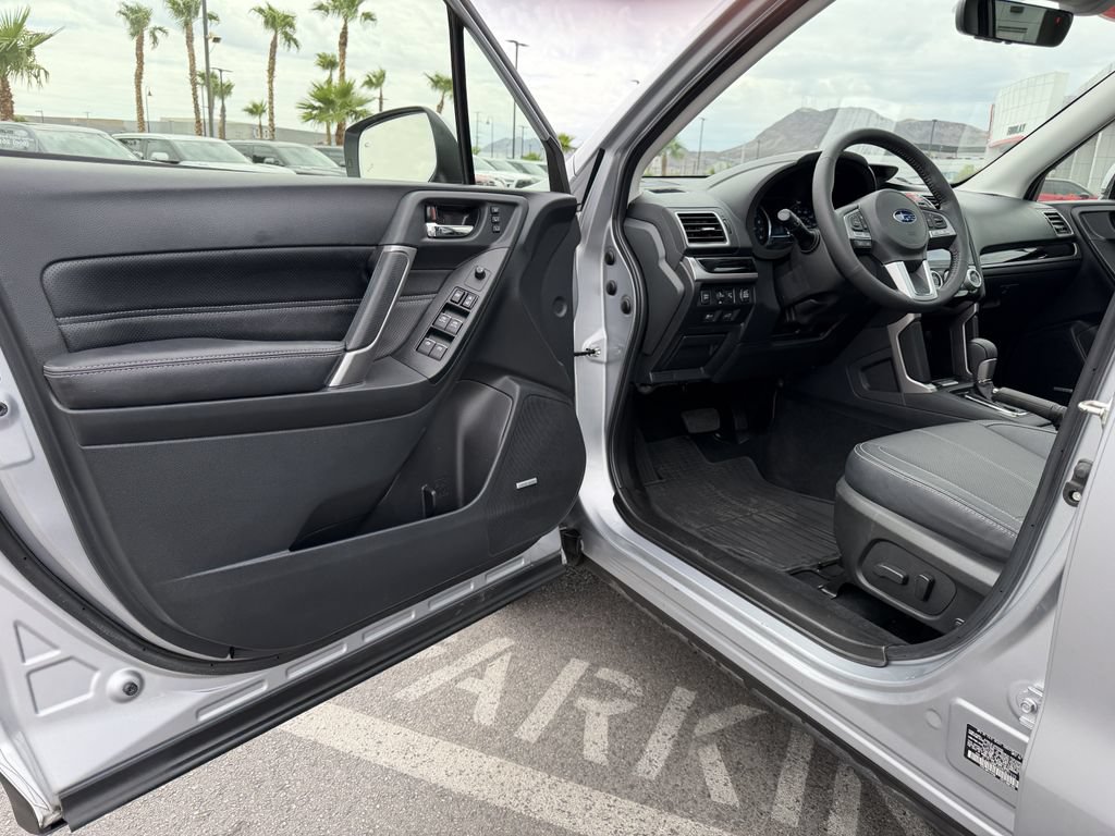 Used 2017 Subaru Forester 2.5i Touring AWD/4WD image 5