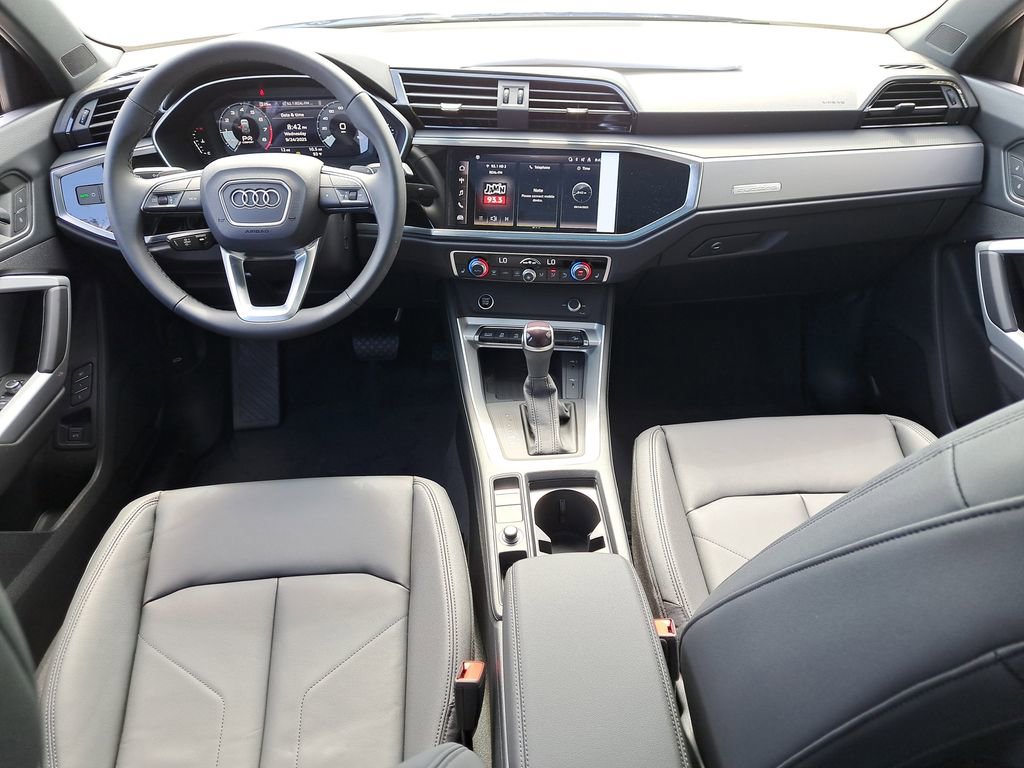 New 2025 Audi Q3 2.0T Premium image 24