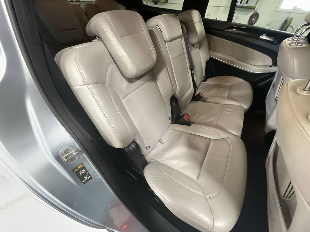 Used 2015 Mercedes-Benz GL 550 4MATIC image 28
