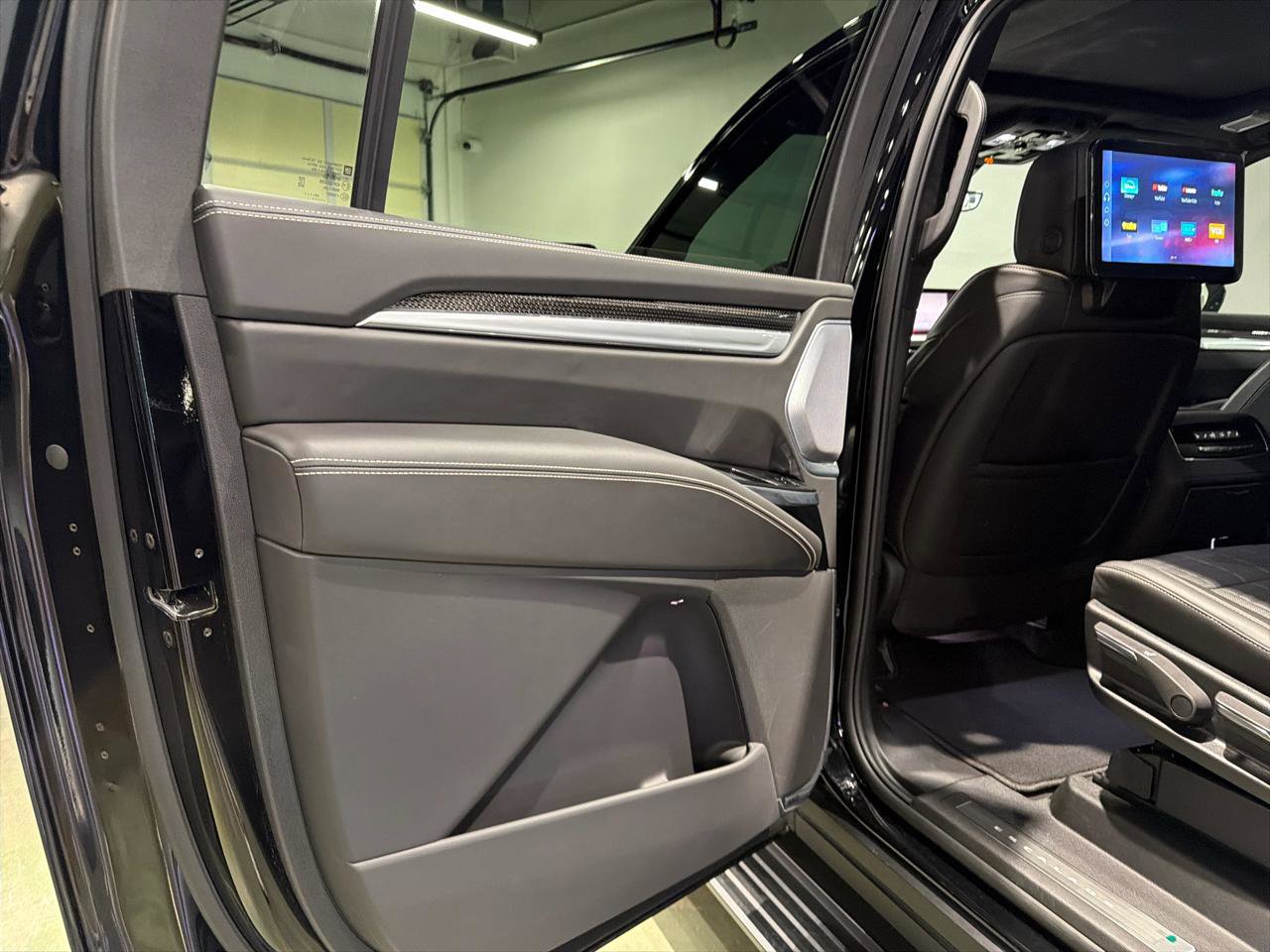 Used 2026 Cadillac Escalade ESV V image 24