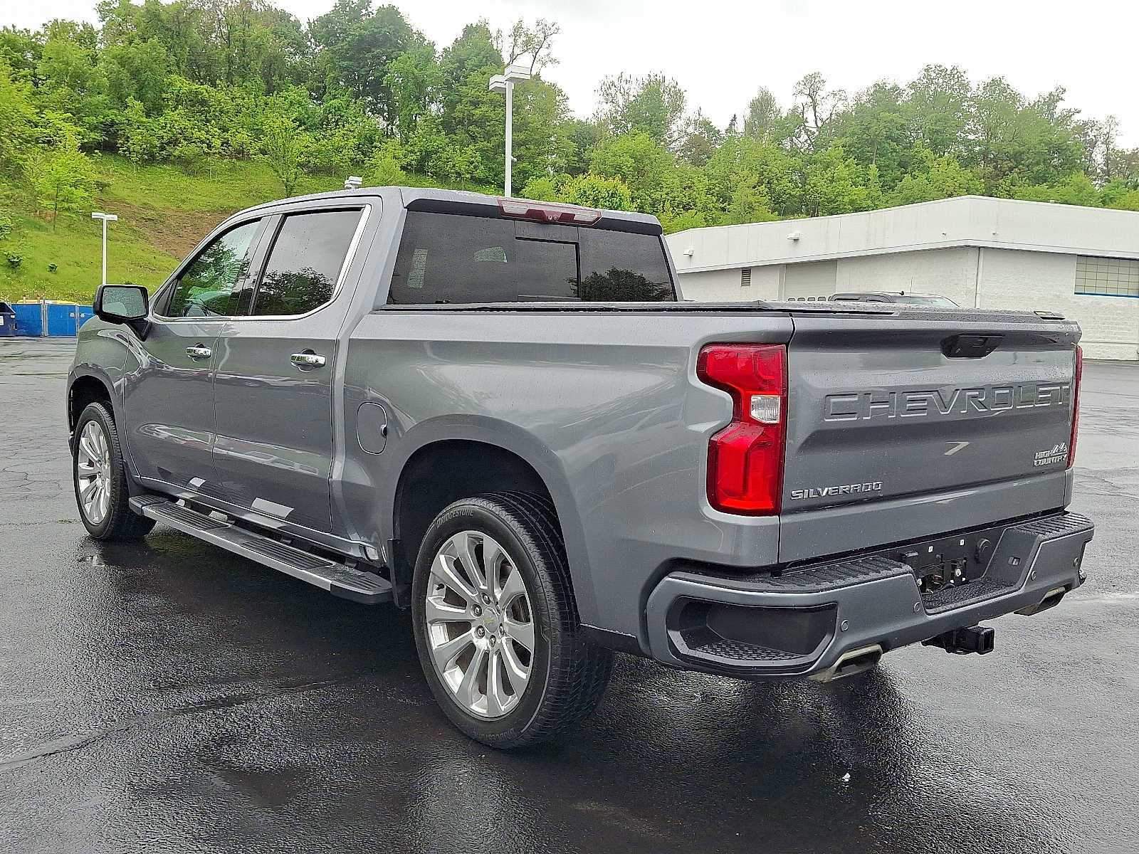 Used 2020 Chevrolet Silverado 1500 High Country w/ Technology Package AWD/4WD image 4