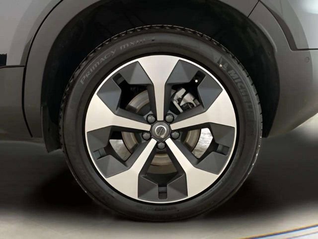 Used 2025 Volvo XC40 B5 Plus image 99