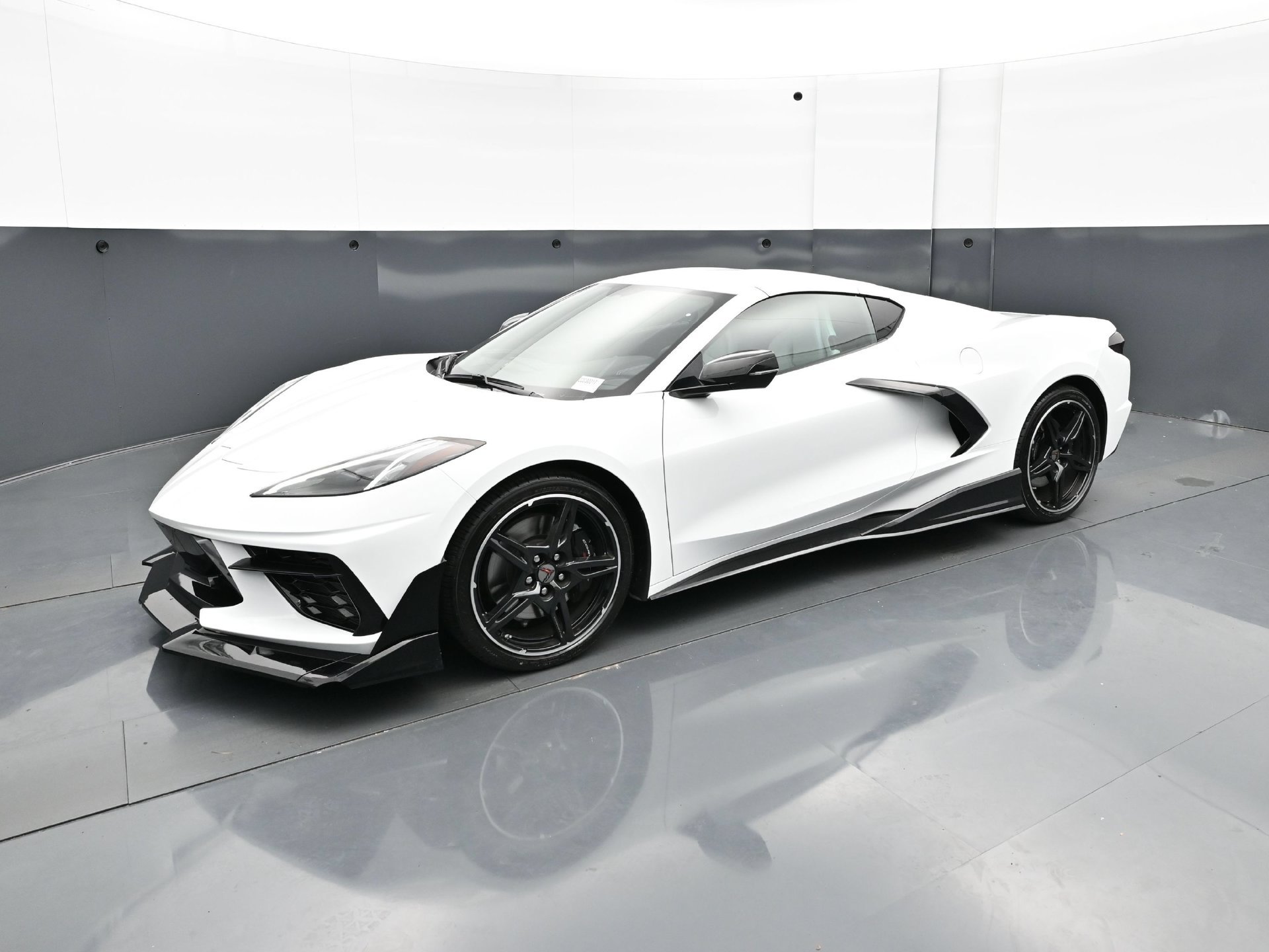 Used 2022 Chevrolet Corvette Stingray Coupe w/ Z51 Performance Package RWD image 2