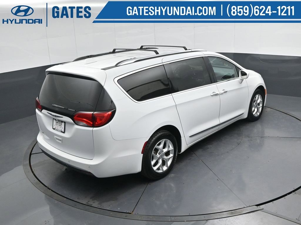 Used 2017 Chrysler Pacifica Touring-L Plus image 76