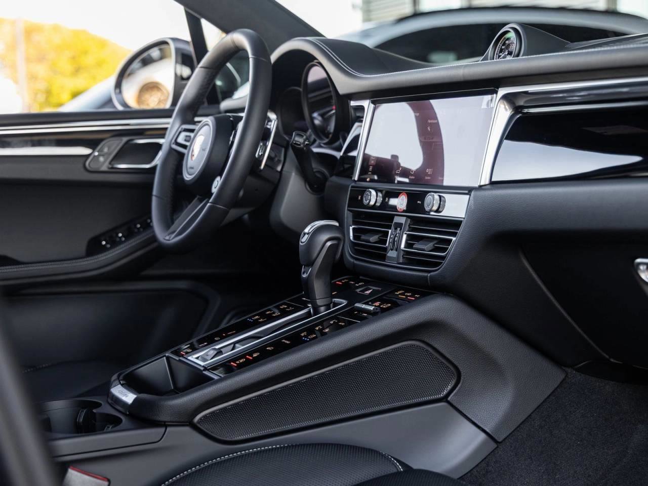 New 2026 Porsche Macan Turbo image 96