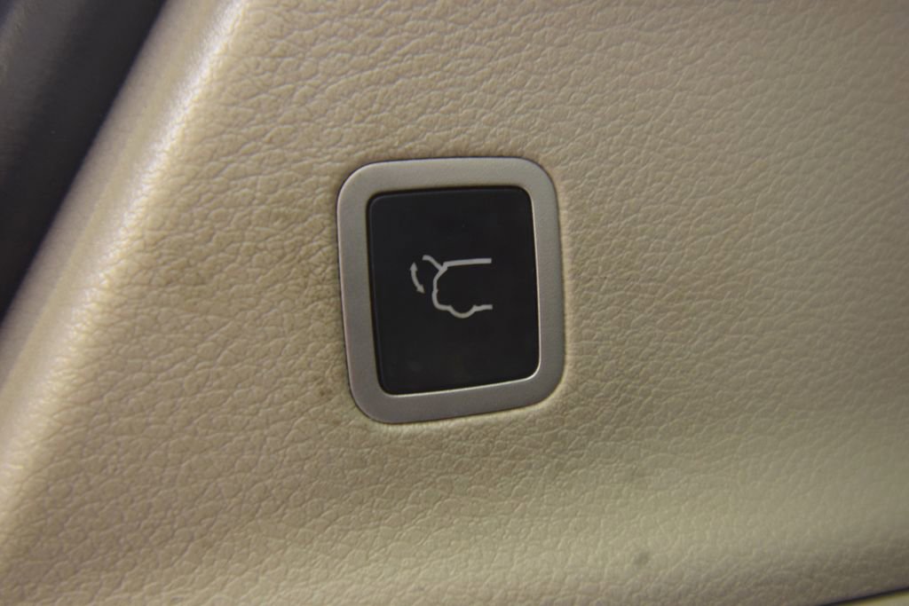 Used 2022 Chrysler Pacifica Touring-L image 40