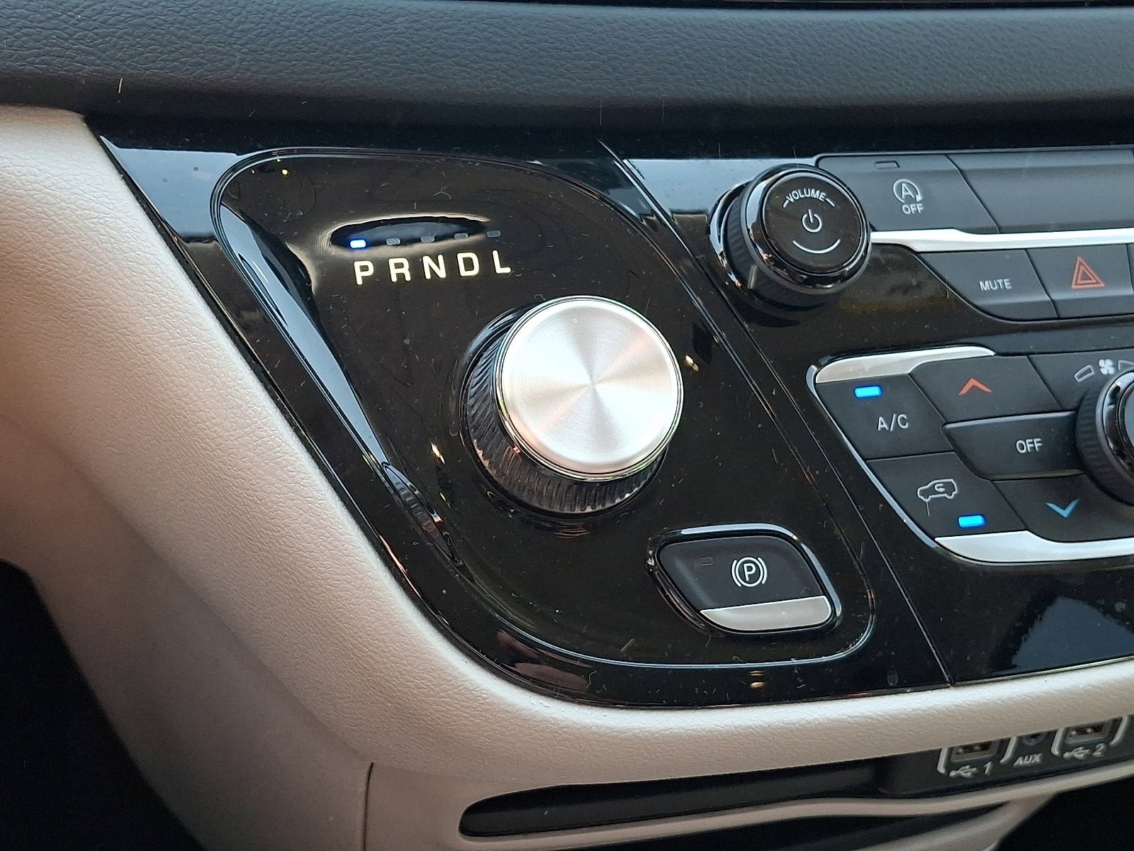 Used 2023 Chrysler Voyager LX FWD image 15