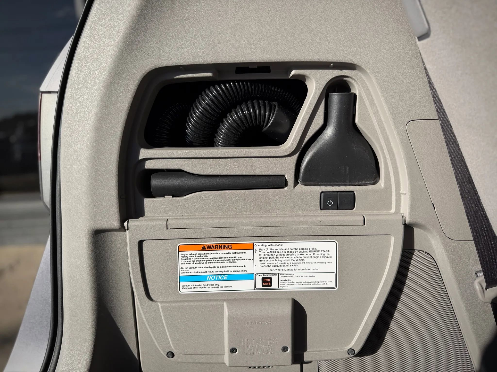 Used 2016 Honda Odyssey SE image 18