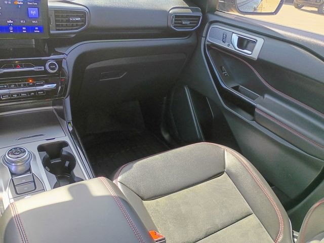 Used 2024 Ford Explorer ST-Line w/ Class IV Trailer Tow Package AWD/4WD image 24