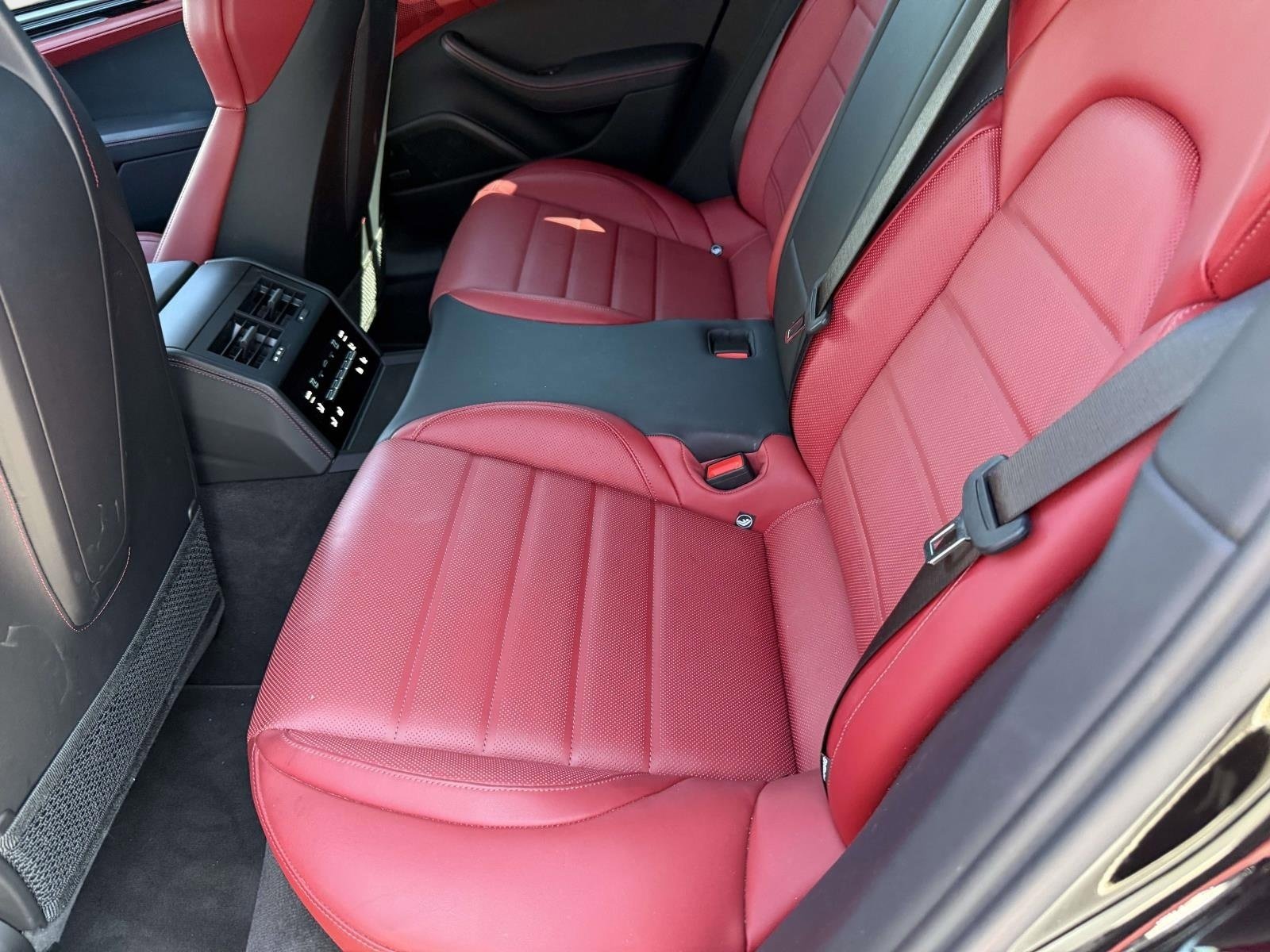 Used 2024 Porsche Panamera image 31