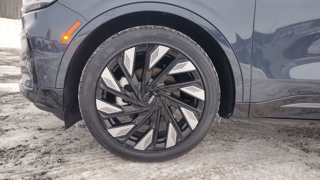 Certified 2024 Lincoln Nautilus Reserve w/ Equipment Group 202A image 9