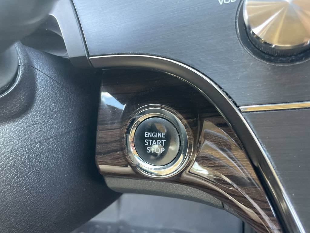 Used 2015 Toyota Avalon Limited FWD image 25