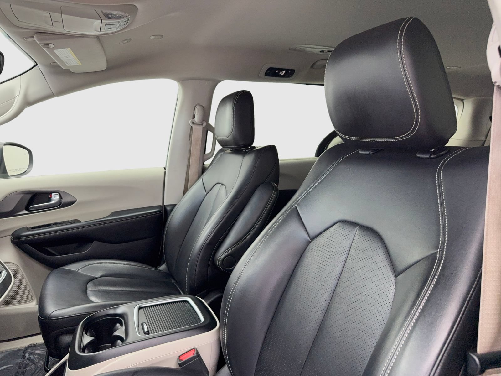 Used 2023 Chrysler Pacifica Touring-L FWD image 15