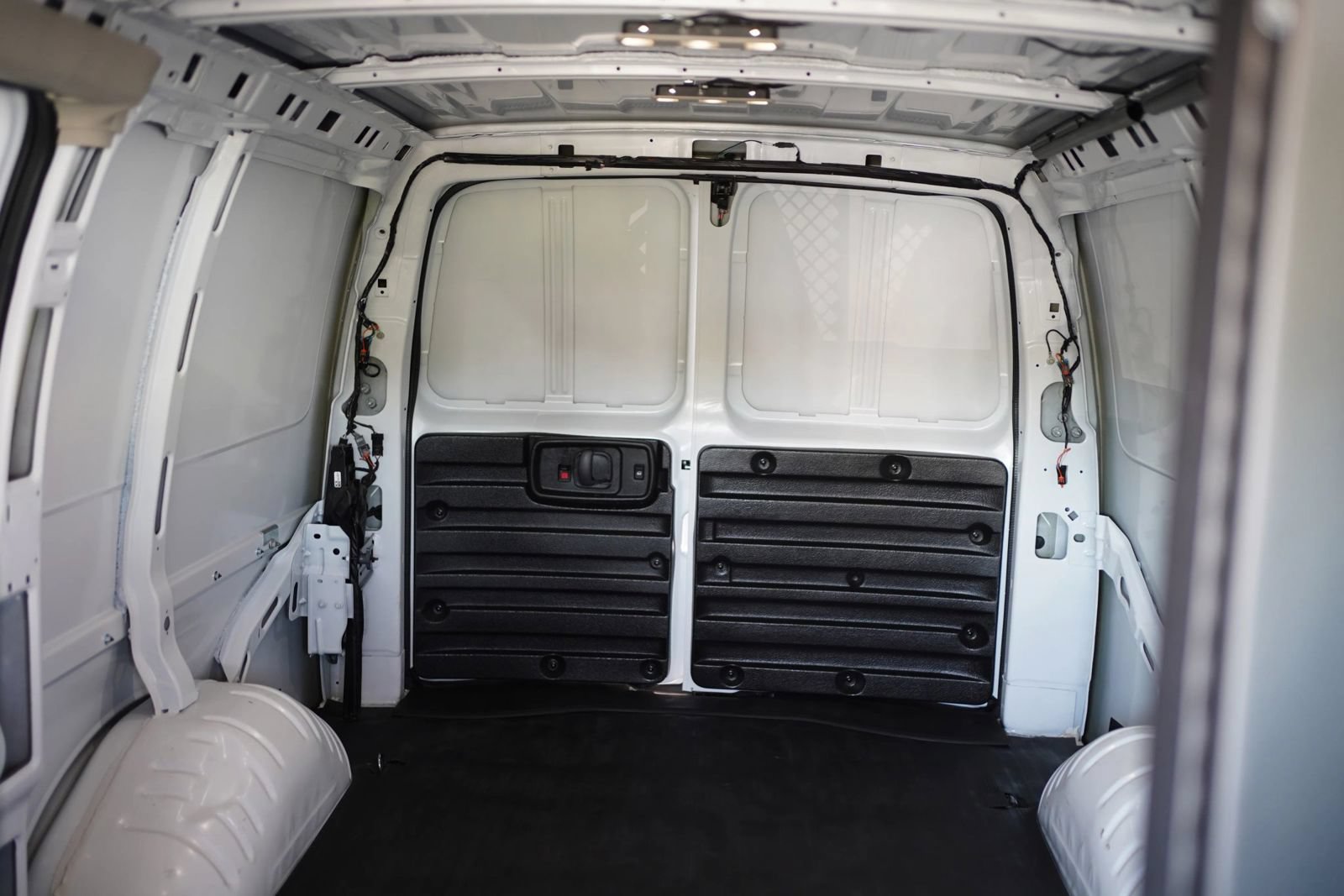 Used 2025 Chevrolet Express 2500 w/ Communications Package RWD image 21