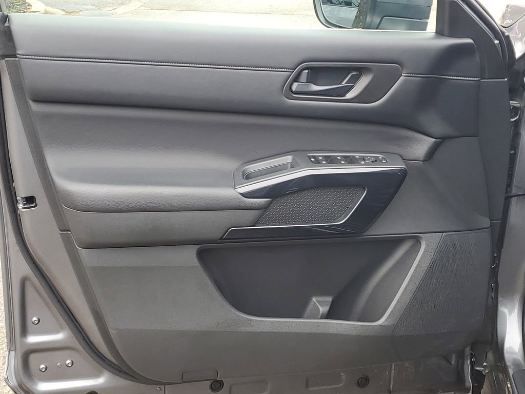 Used 2024 Nissan Pathfinder SV image 8