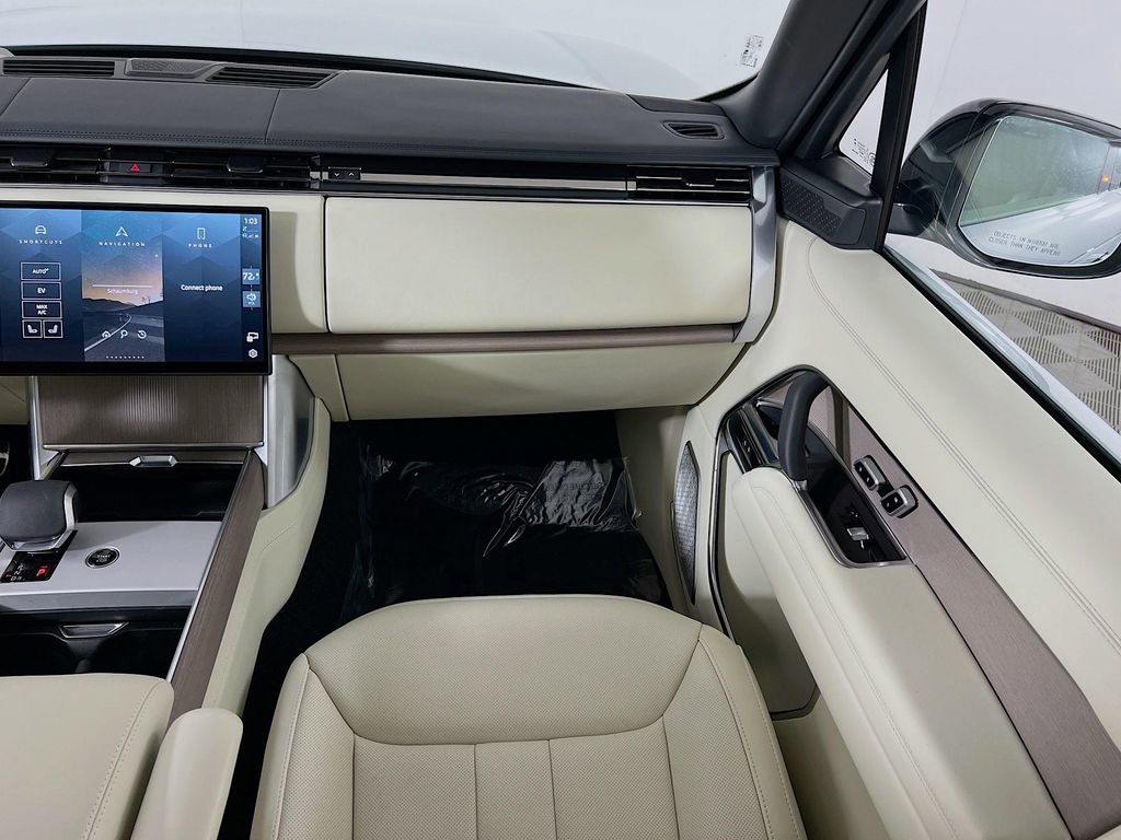 Used 2025 Land Rover Range Rover Autobiography image 25