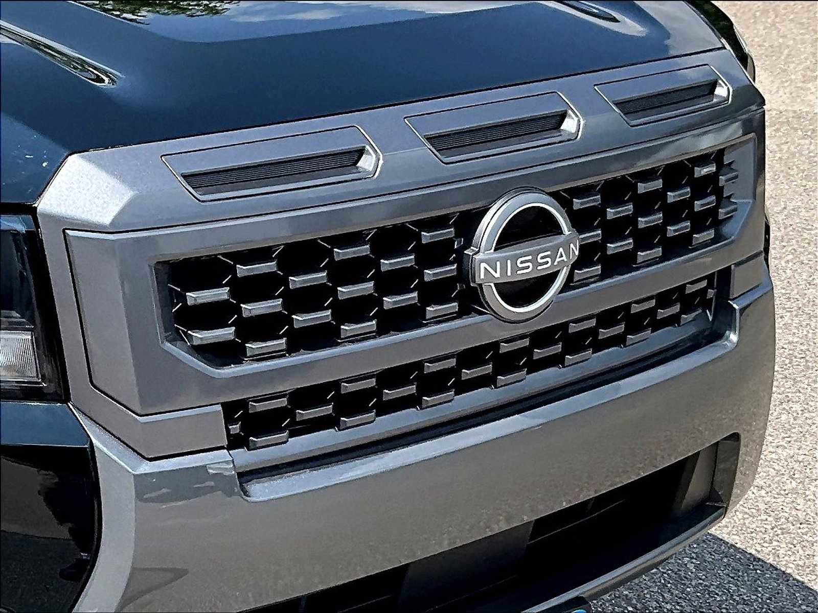 Certified 2025 Nissan Frontier SV image 31