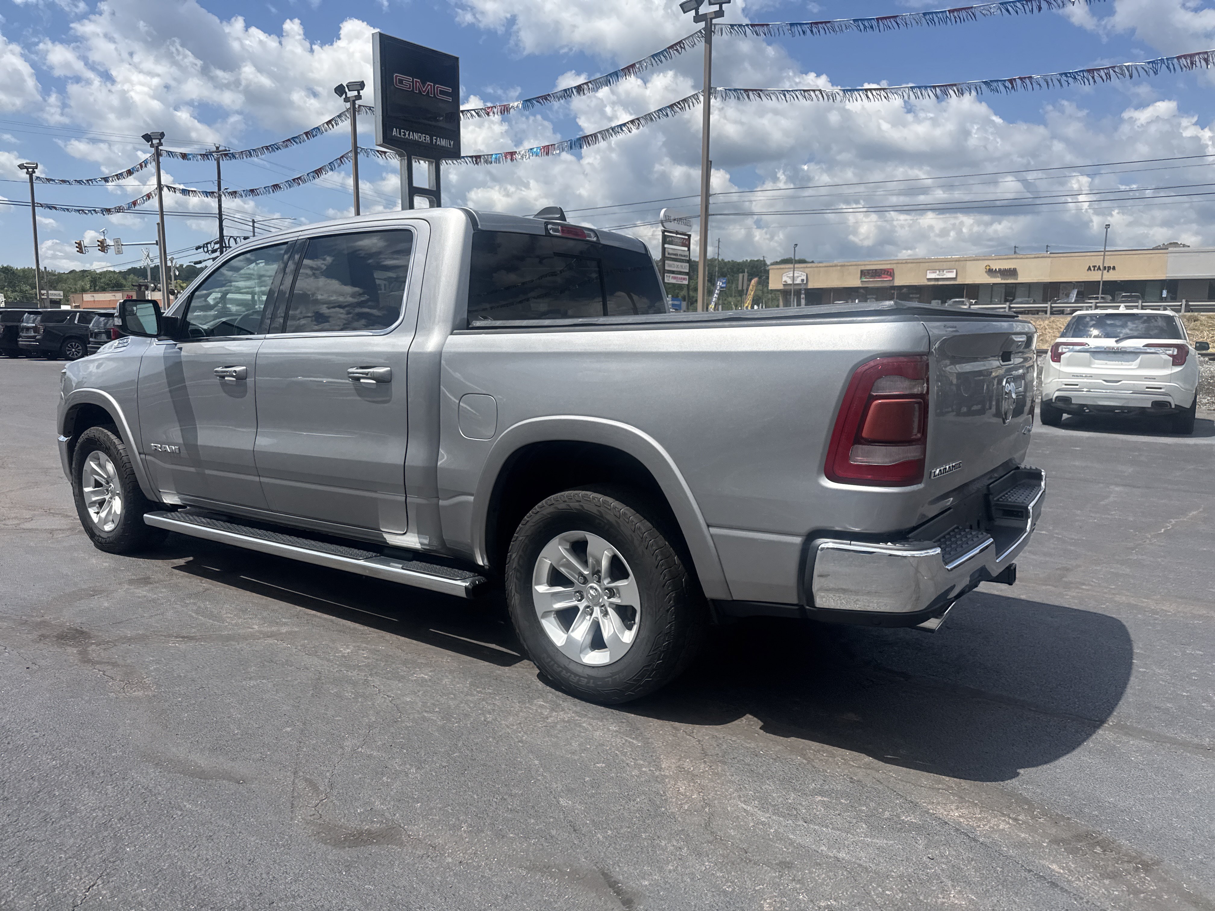 Used 2019 RAM 1500 Laramie AWD/4WD video 2