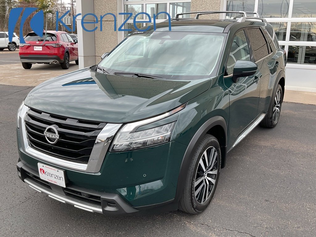 Used 2024 Nissan Pathfinder Platinum w/ Cargo Package