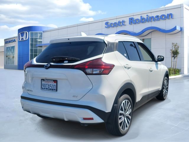 Used 2022 Nissan Kicks SV image 4