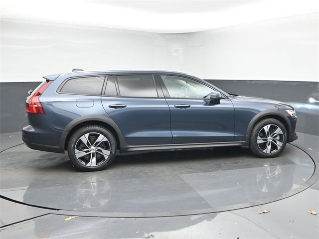 Used 2024 Volvo V60 B5 Cross Country Plus image 8