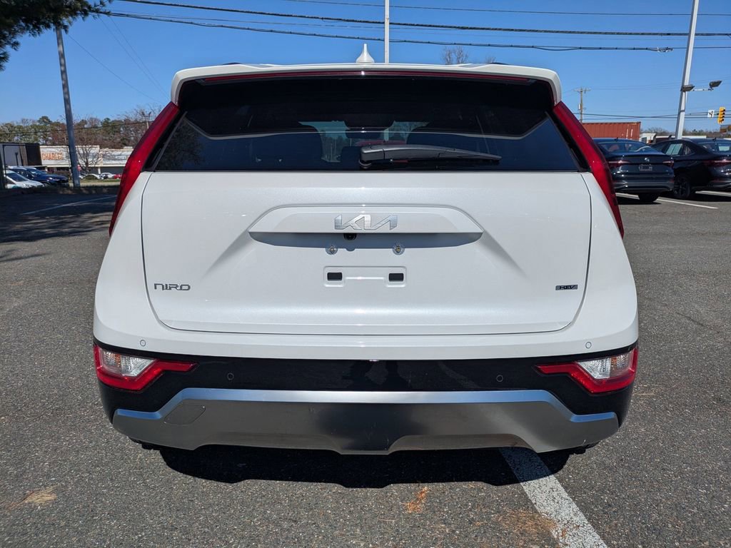 Used 2025 Kia Niro EX Touring image 5