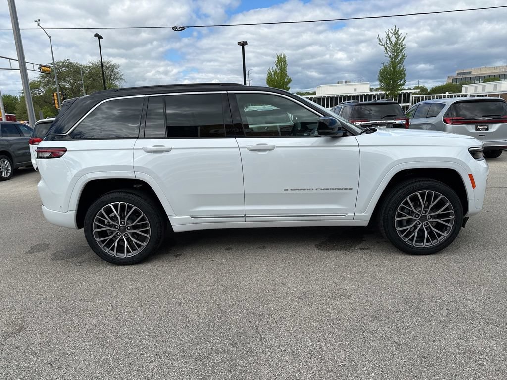 New 2026 Jeep Grand Cherokee Summit AWD/4WD image 5