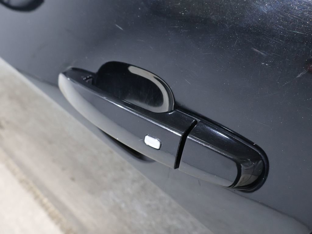 Used 2016 Chevrolet Malibu LT image 9